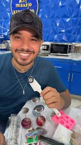 MANUEL GUERRERO CAKE DESIGNER EN SU COCINA