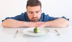 persona deprimida haciendo dieta